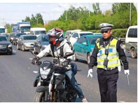 摩托车和电动车被禁，孩子上学怎么办？听了专家的话，让人生气