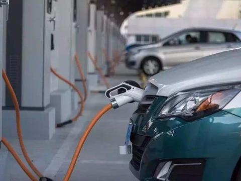 距燃油车禁售仅剩10年？网友：不敢买车了，开不了多少公里了