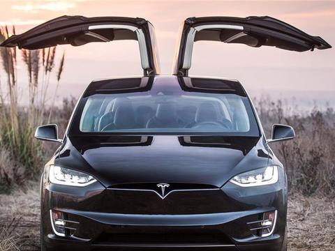 特斯拉自燃后，电池组一览无余，网友：就这水平还敢卖百万？