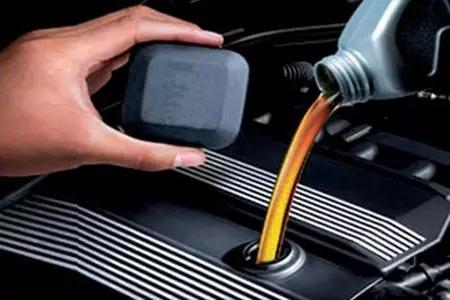 这个常见的保养方式竟能使发动机损坏！