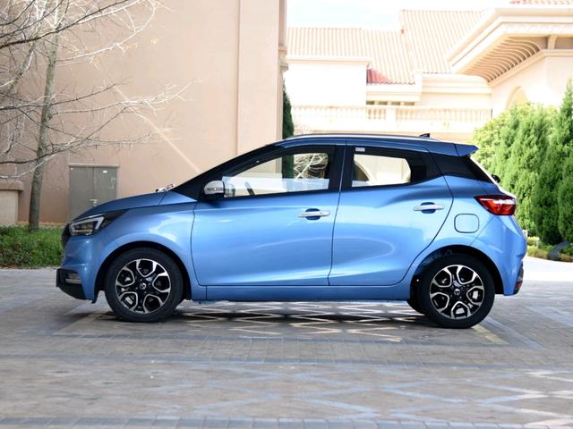 国产“廉价”电动车，续航302km，自动空调+4座布局，售6.68万