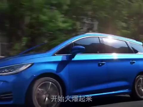 国产又一亲民MPV！2+2+2六座，近4米8长，奔驰级双屏