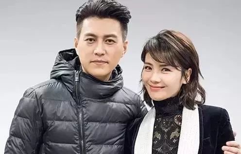 43岁靳东因戏生情娶二婚妻子,今儿子4岁被称"最帅星二
