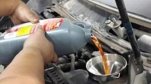 防冻液到底是按公里数还是按使用年限更换？车主快看看吧！