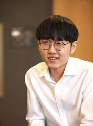 LG杯决赛申真谞2比0胜朴廷桓,00后新王登基