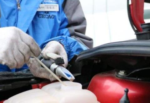 新车防冻液能用几年？修车工：记好这个时间，别等爆缸才后悔