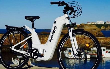 新型交通工具出现了！不加油不充电续航100km，还骑啥破电驴？