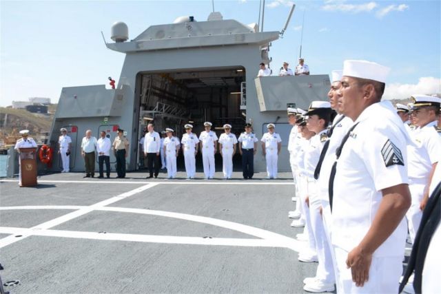 墨西哥海军部长何塞·拉斐尔·奥耶达·杜兰海军上将出席了仪式.