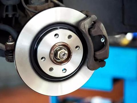 汽车跑了7万公里，都不换这4种东西？维修师傅很无奈