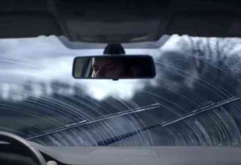 雨刮器刮不干净还吱吱作响，只能换新的？老司机：费那钱干啥？