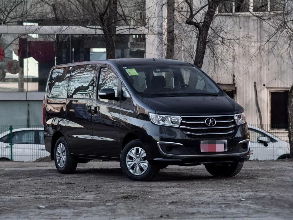国内现身挂江淮和奔驰双车标的豪车,网友:请问这是奔驰哪一款?