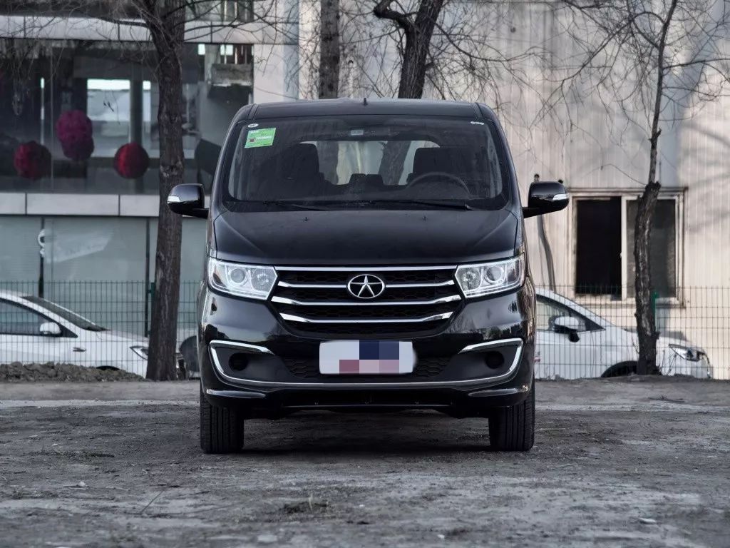 国内现身挂江淮和奔驰双车标的豪车,网友:请问这是奔驰哪一款?
