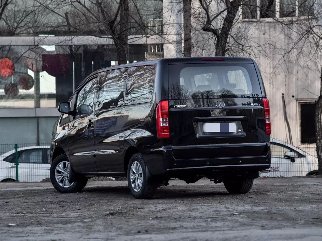 国内现身挂江淮和奔驰双车标的豪车,网友:请问这是奔驰哪一款?