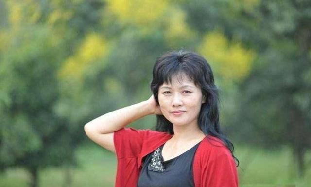 胡秋萍的草书侠骨柔肠,书如其人,收藏价值正暗中蓄力