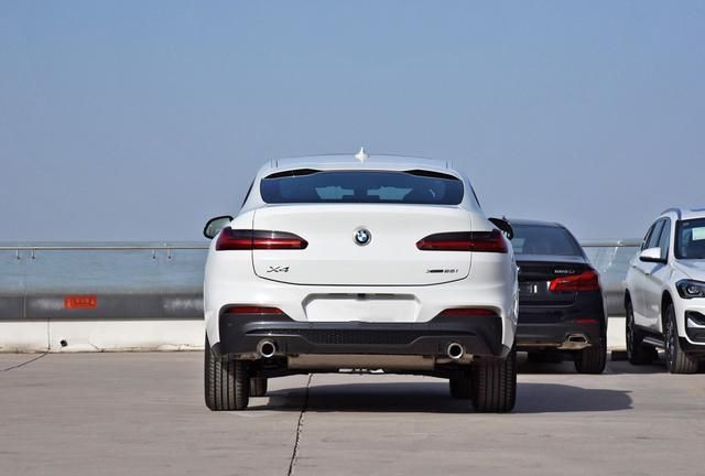 五十万以内的豪华运动SUV,大溜背很帅气—宝马X4