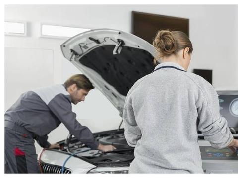 为什么汽车电瓶这么不耐用？汽车熄火后千万别干这几件事，切记