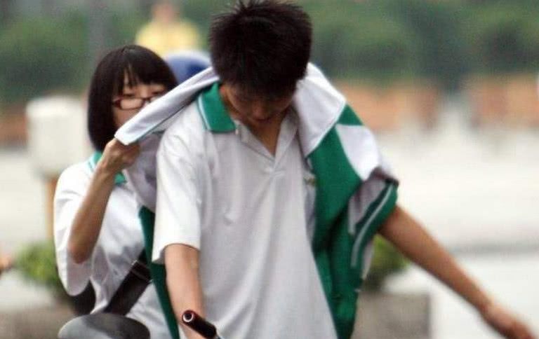 探寻梦境深处，为何总是梦见初中暗恋的男孩？