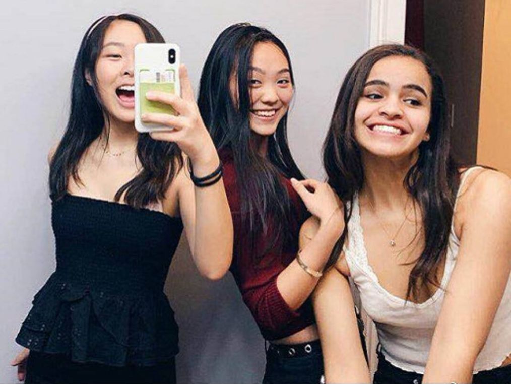 李连杰与利智女儿：一个大方一个内向！谁还记得他与前妻的女儿？