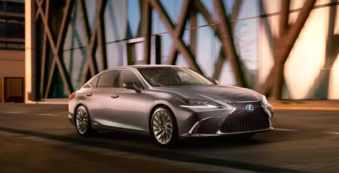 车市这么冷淡还加价?这两款车型比埃尔法更不可阻挡