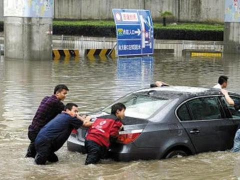 暴雨、暴雪，新能源汽车遮羞布还要怎么掀？车主欲哭无泪