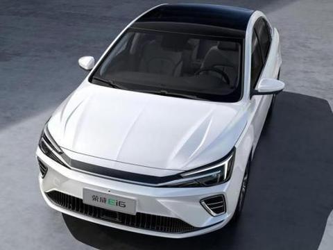 定位紧凑级，NEDC续航605km，荣威Ei6将亮相北京车展