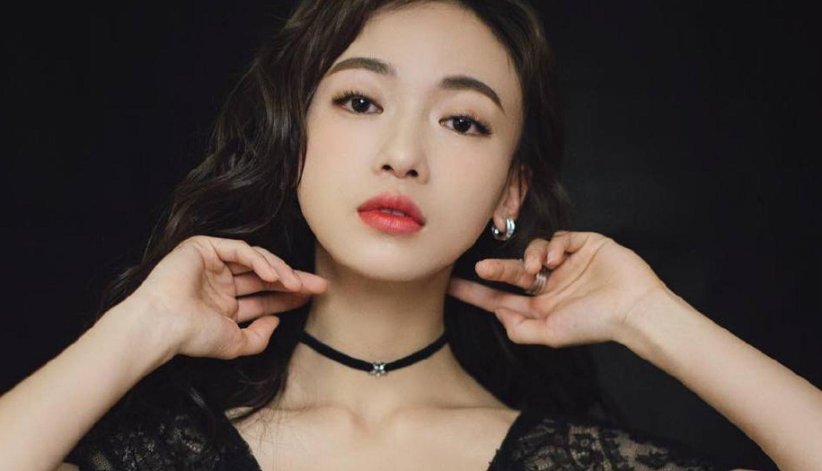 炒作还是暗中恋爱?吴谨言与洪尧疑似同游三亚,被扒同住一间民宿