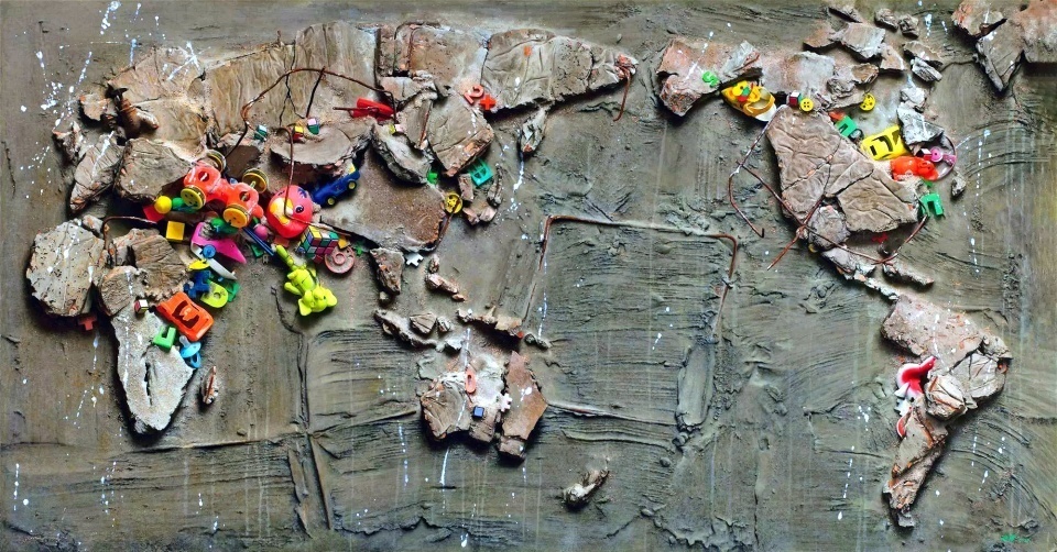 画家冷军: 武汉画家冷军这幅画,用纱布和手术剪拼了个图形,你能看得懂吗? 武汉画家冷军这幅画,用纱布和手术剪拼了个图形,你能看得懂吗?