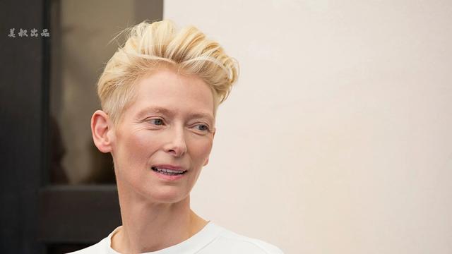 “千面怪”蒂尔达·斯文顿:她的人生比饰演过的角色还精彩