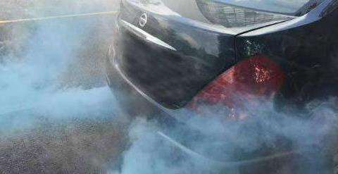 当汽车尾气变成蓝色时，会对汽车有什么影响？车主要了解