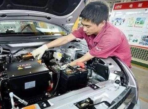 私家车防冻液多久更换一次？修车工：牢记这个时间，否则容易爆缸