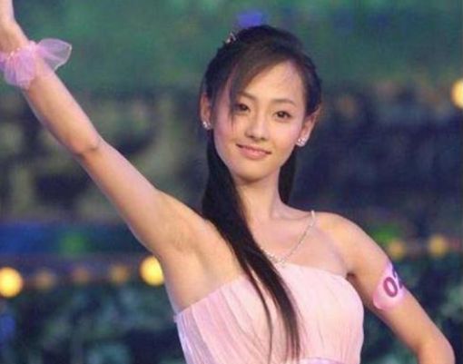 她是“宫廷剧女神”,与杜淳同居7年被甩,后嫁王思聪好友超幸福