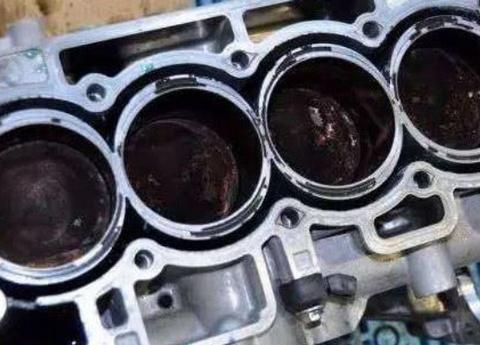 只能跑高速来清理发动机积碳？修车师傅教你两招，很实用