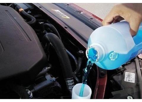 打开发动机盖，这些车辆检测你自己也能做，建议收藏