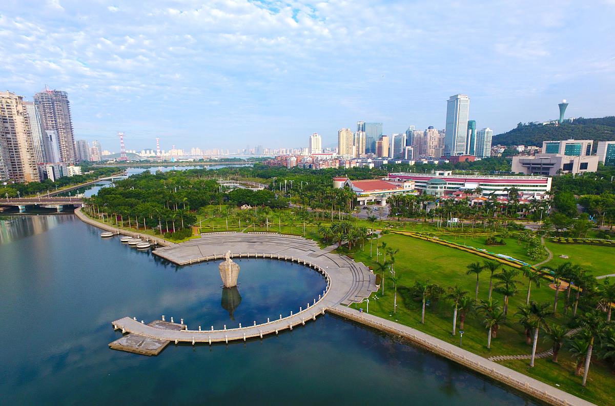 厦门有多大面积和人口_福建省有三个容易堵车的城市,一个是漳州,一个面积小