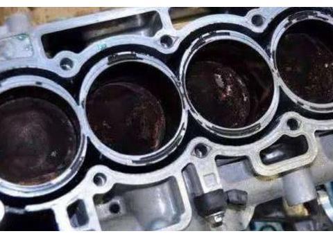 只能跑高速来清理发动机积碳？修车师傅教你两招，很实用