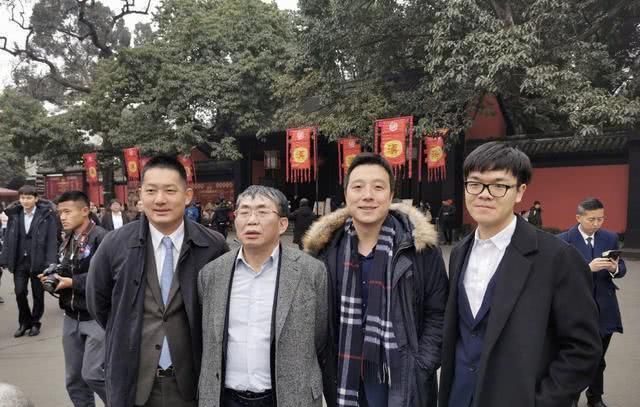 柯洁是世界冠军，上了清华大学，为何要选修方天丰老师的围棋课