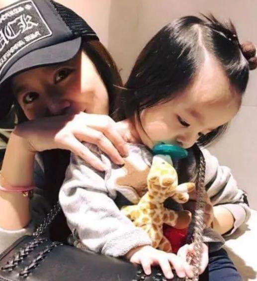 林心如的女儿长大了，比妈妈还漂亮