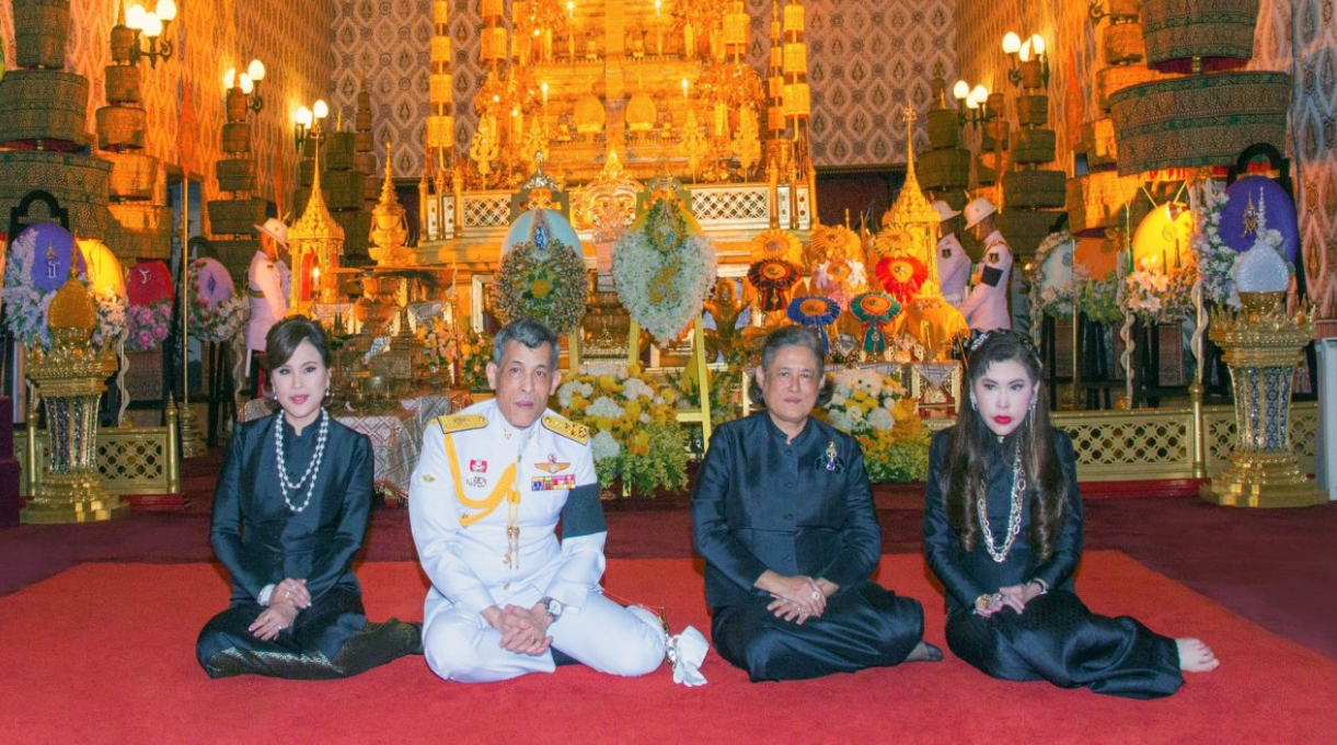 泰国群众遇到国王需行"跪拜"大礼,那国外游客碰到了该怎么做?