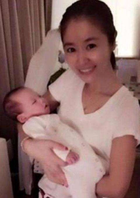 林心如的女儿长大了，比妈妈还漂亮