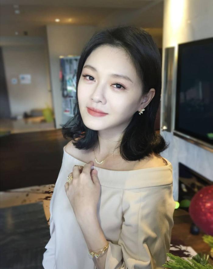大S短发造型，“美容大王”显得老态十足，连汪小菲都忍不住吐槽