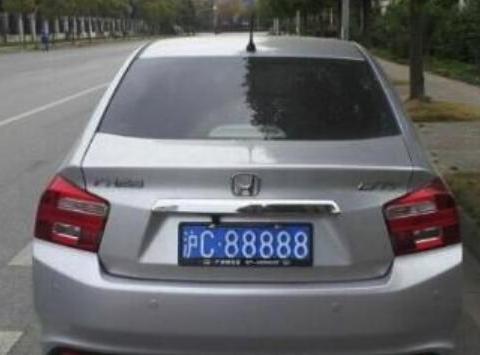 全国最惨的牌照，即使不限行，也不能进入市区内！
