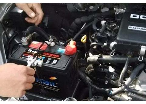 车子长时间停放怎么办，老司机：这4个问题解决了就不怕