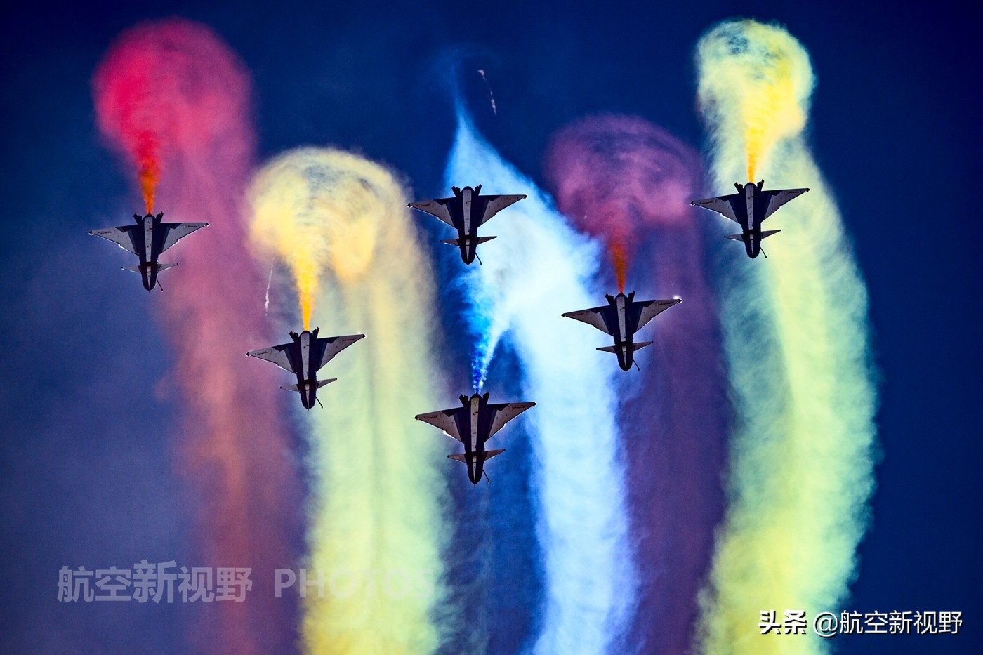 实拍八一飞行表演队,歼-10战机组团酷炫飞行,珠海航展的明星