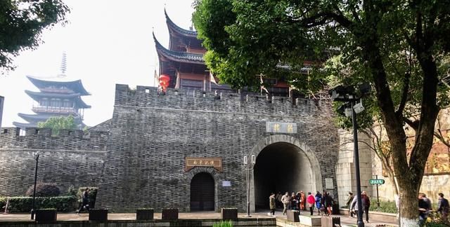史上杭州的皇城根儿,是城市复兴的典范,还是千篇一律的商业街