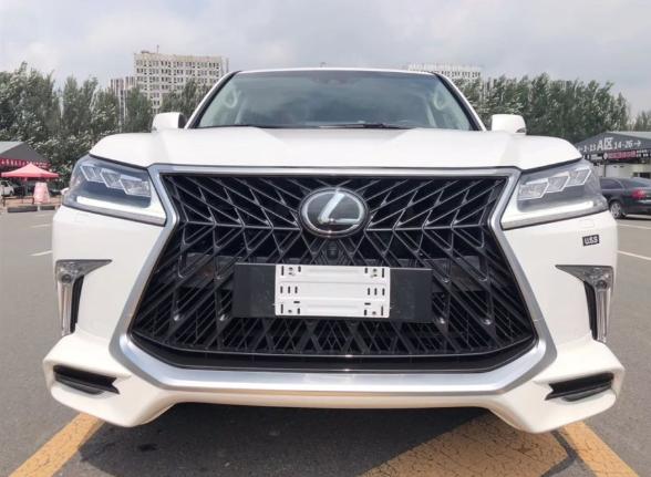 160万买到凌志LX570,赠送了缩小版同款儿童车,宣传海报是亮点