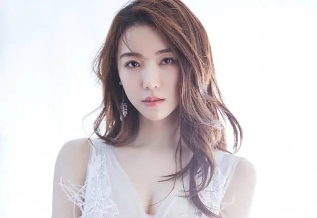 热血同行:崇利明与花九卿有亲密戏,还有咬戏,女主角却超级淡定 热血同行:崇利明与花九卿有亲密戏,还有咬戏,女主角却超级淡定