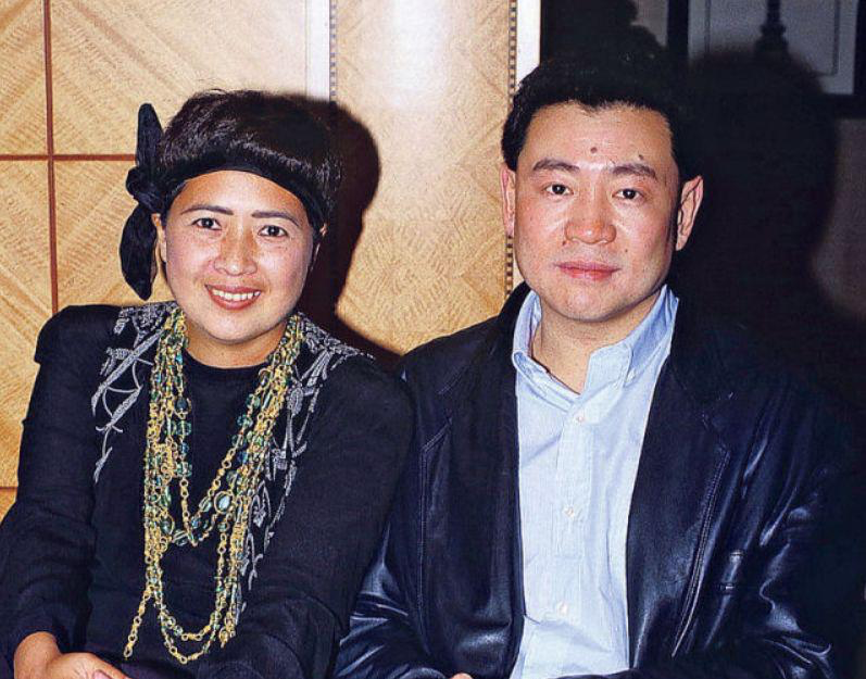 香港知名主持人自曝出轨，曾与刘銮雄前妻相恋，并大曝双方私密事