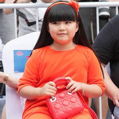 拼“干爹”从小开始,看到这些萌娃的干爹,网友:仿佛输在起跑线