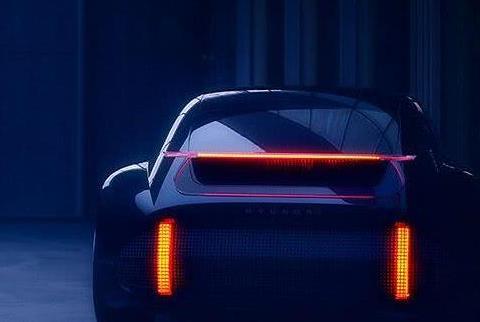 令人容易误认为911的背影，结果竟是现代最新电动跑车！