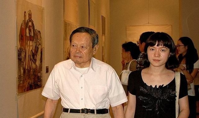 82岁杨振宁娶28岁翁帆，为何15年不生孩子